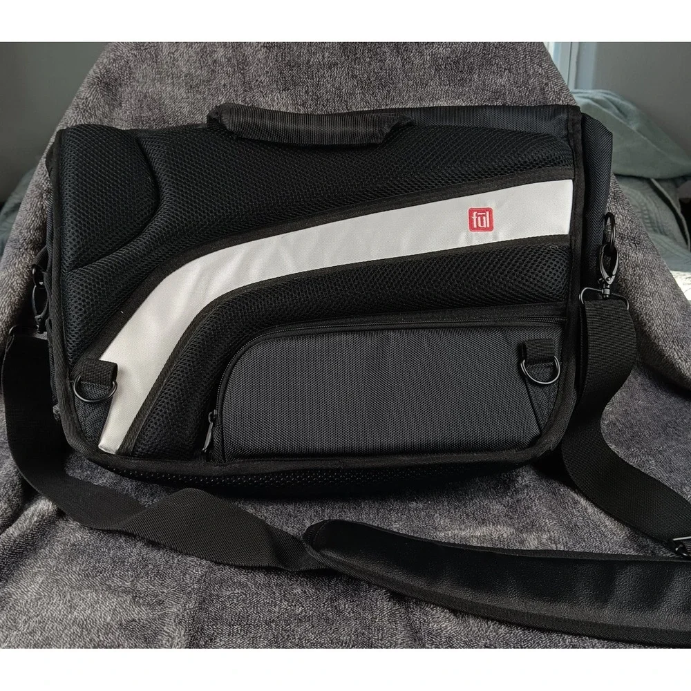 FUL Powerbag‎ Charging Messenger Bag Black Silver Tech Travel Work